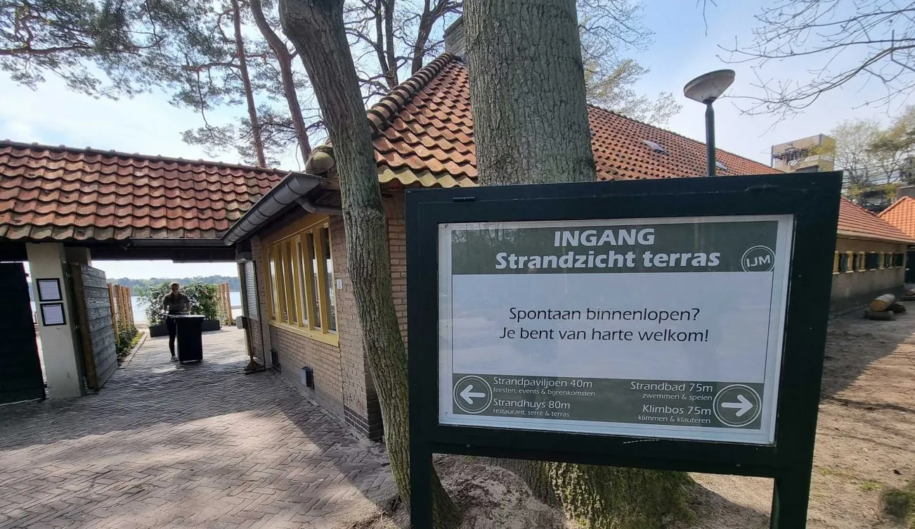 Ingang-terras-Strandzicht