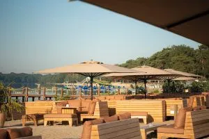 Loungen-borrelen-Strandhuys-IJzeren-Man