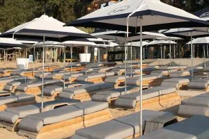 Luxe-ligbed-Strandbad-huren