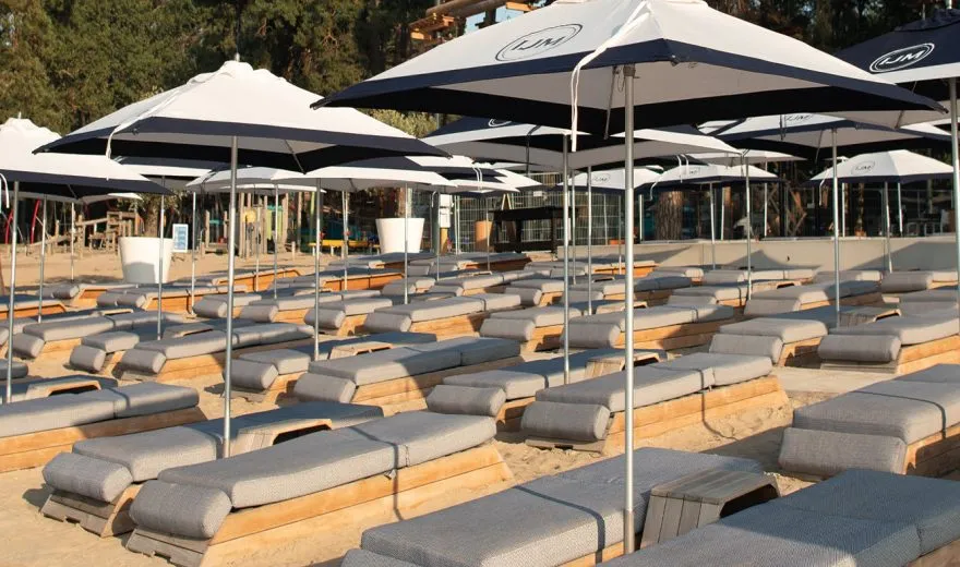 Luxe-ligbed-Strandbad-huren